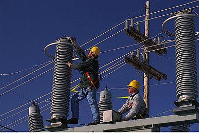 玩家将电脑扔进湖里 以戒掉玩《守望先锋》上瘾症